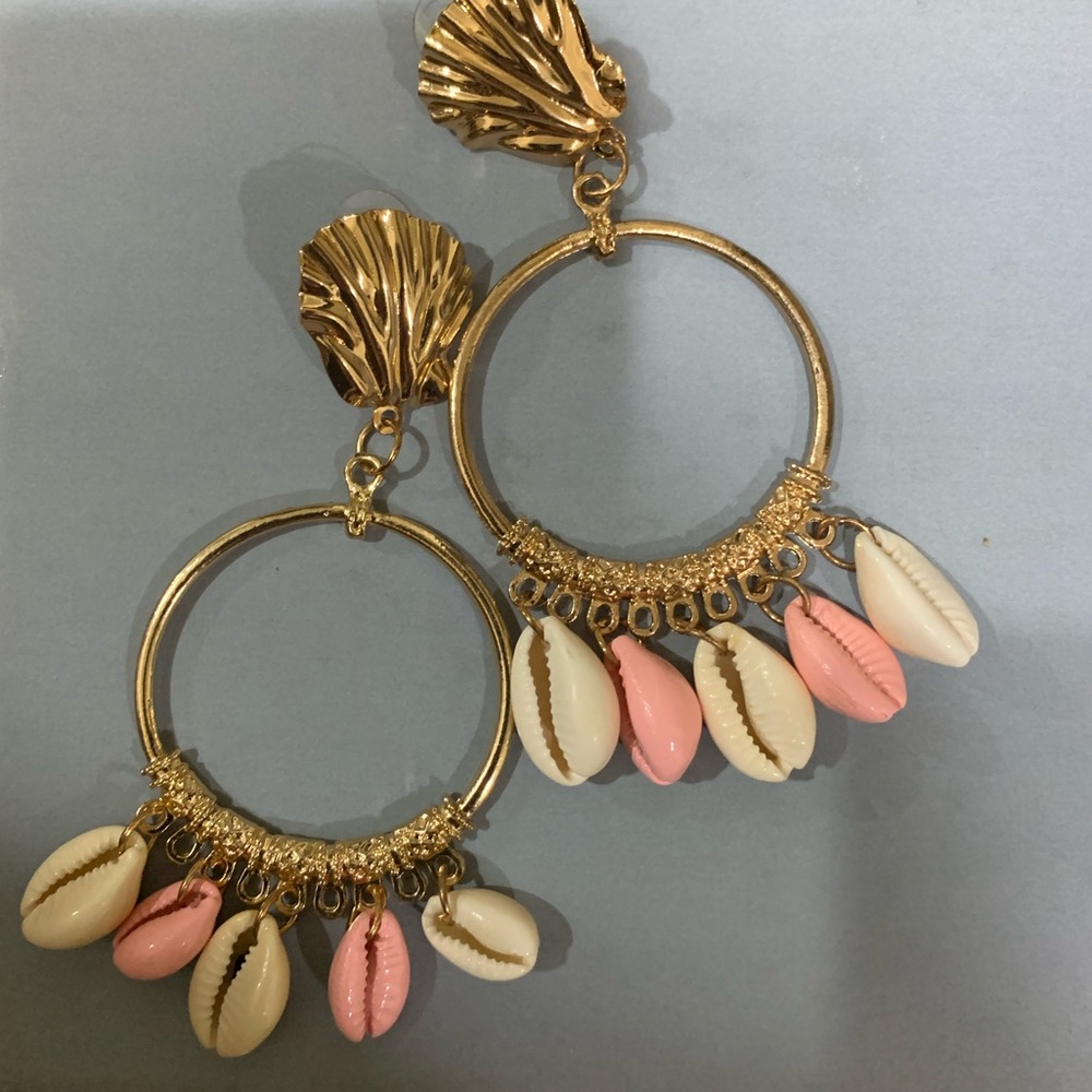 NWOT Gold Pink Shell Cowrie Statement Earrings